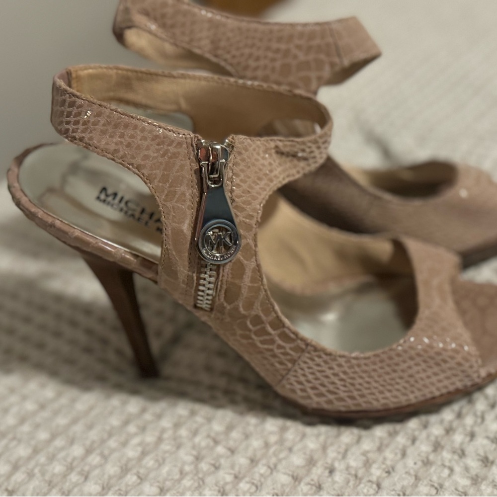 Michael By Michael Kors Light Pink Suede Heel Size 8 - Picture 3 of 6